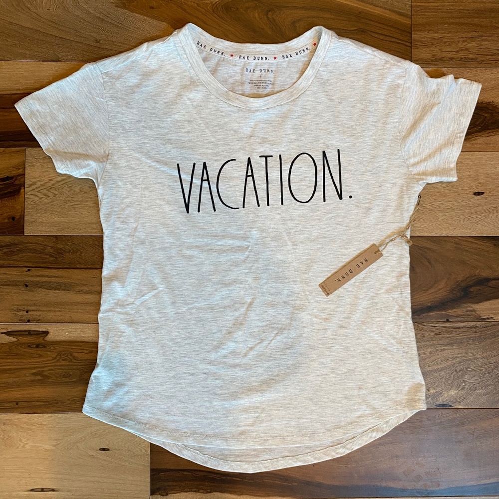 RAE DUNN Vacation. T-shirt  SM